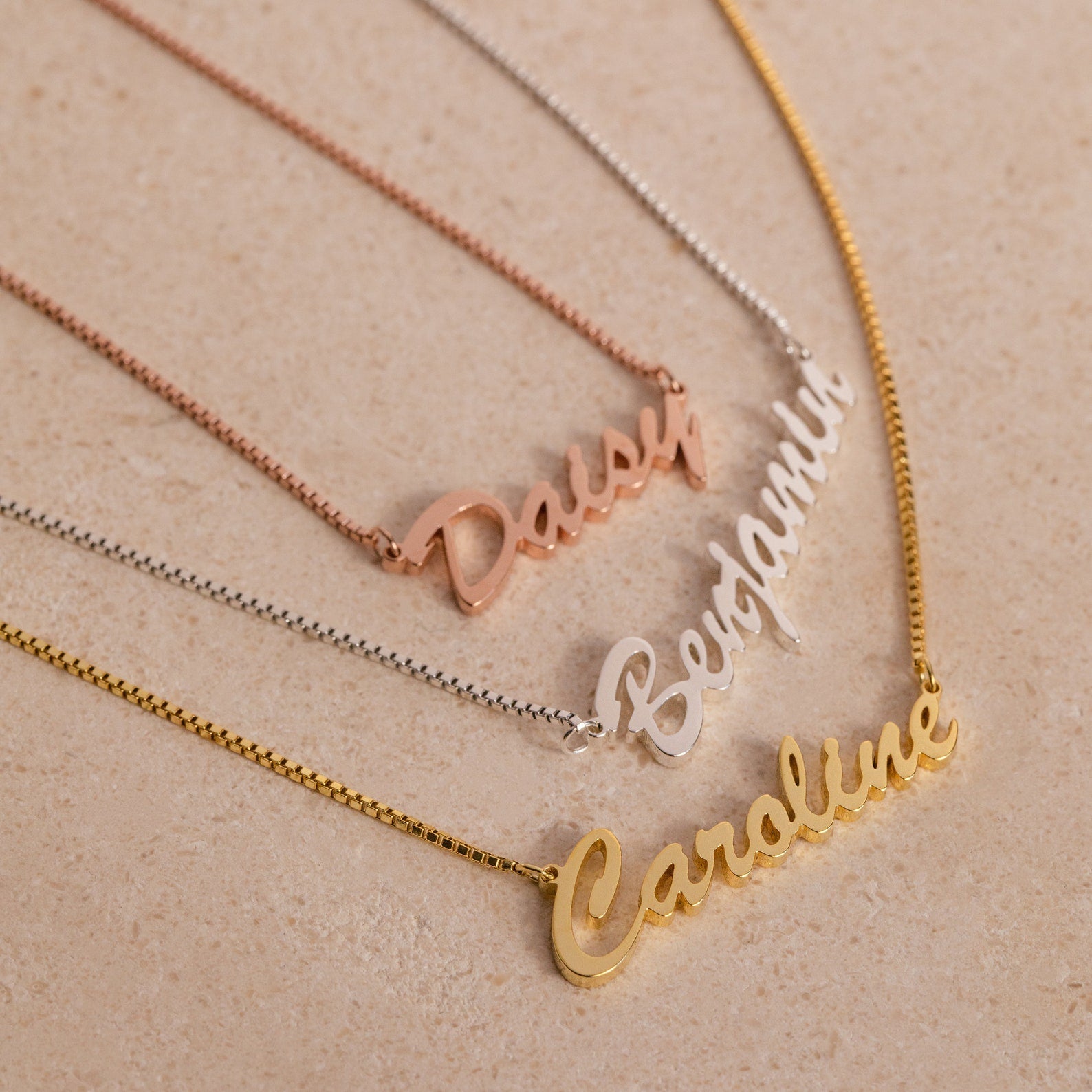 The Natural Name Necklace in Box Chain comes customized with Daisy, Benjamin, and Caroline in gold, silver, and rose gold—a thoughtful minimalist gift for any occasion.