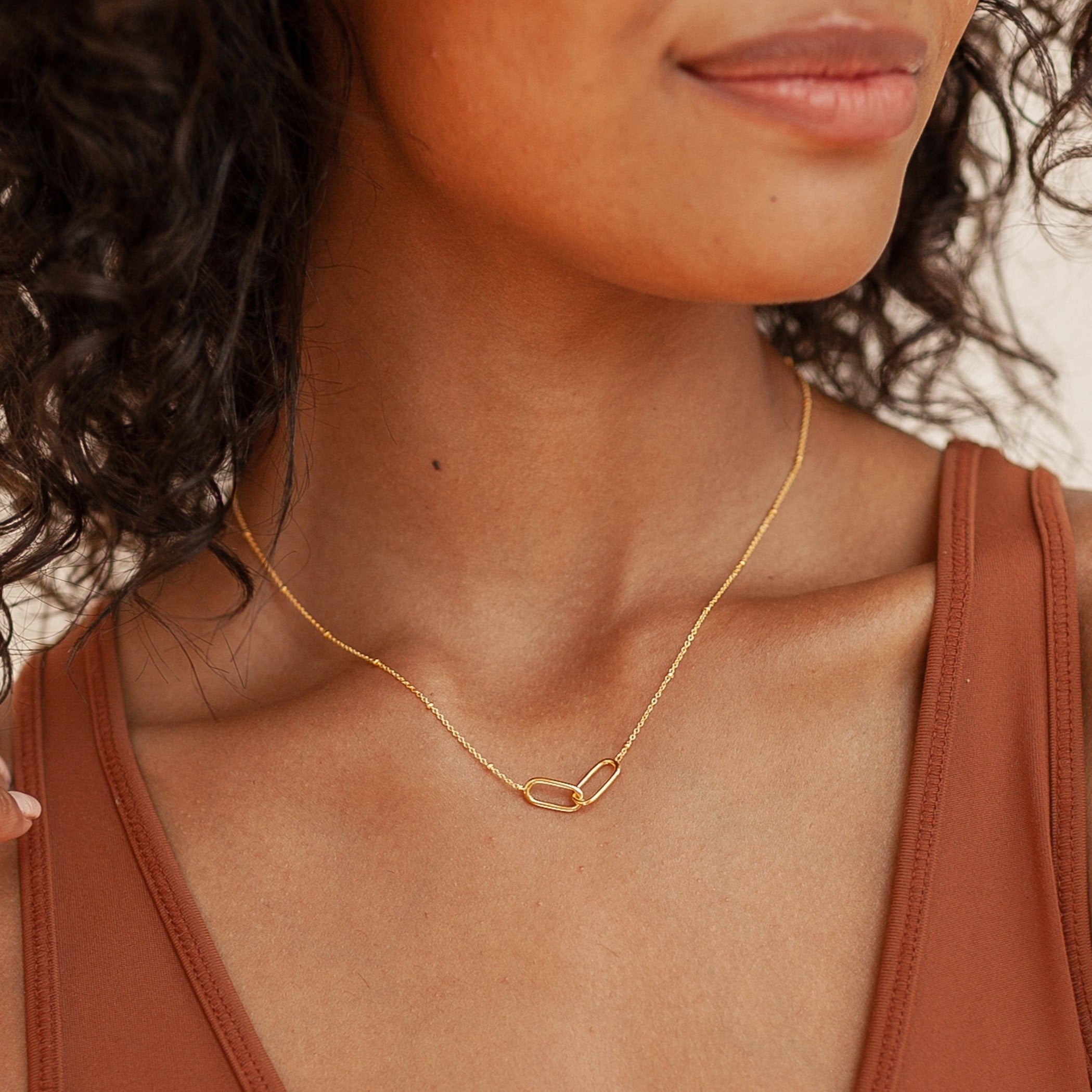 Dainty Linked Pendant Satellite Necklace | Caitlyn Minimalist